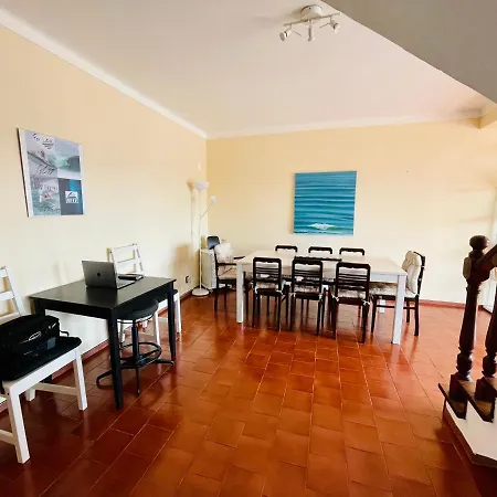 Tiki House * Ferrel (Leiria)